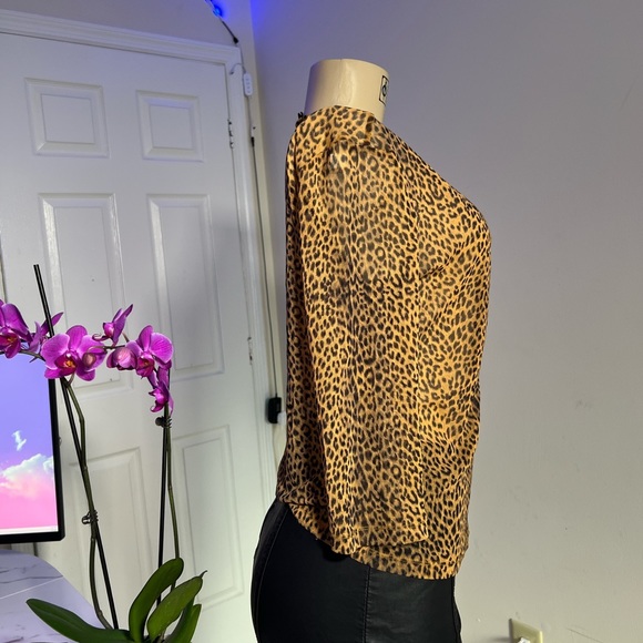 Leopard Blouse 🐆 - Picture 3 of 5